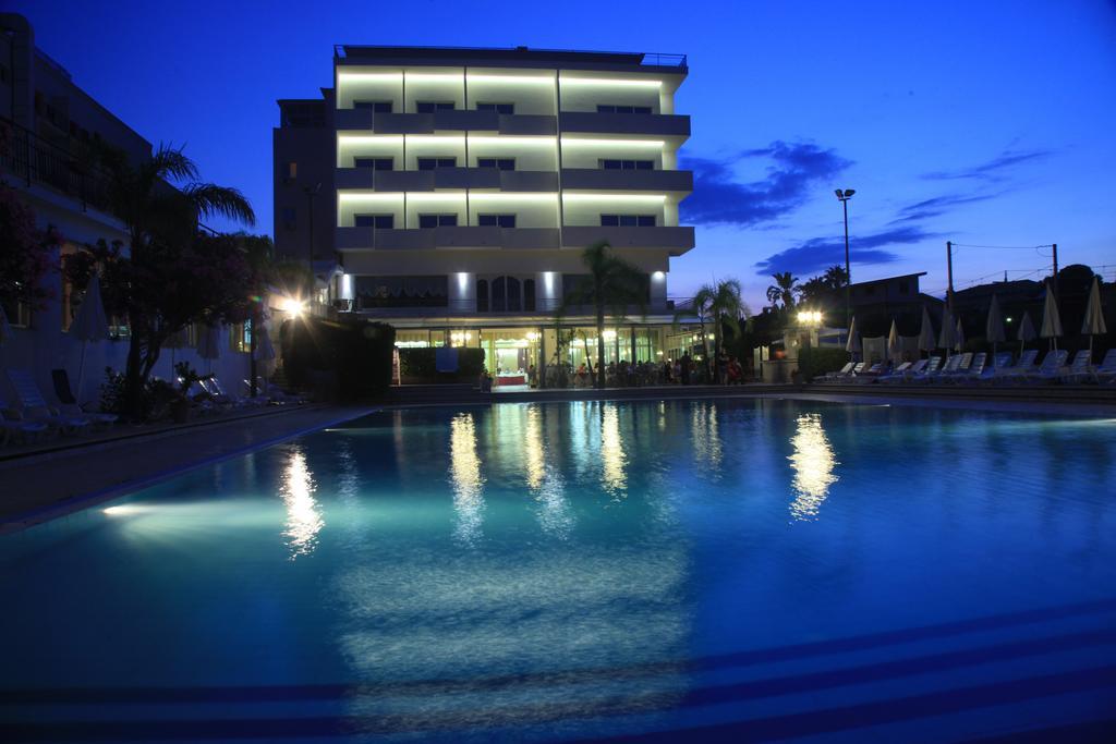 Hotel Santa Lucia Le Sabbie D'Oro Cefalù Buitenkant foto